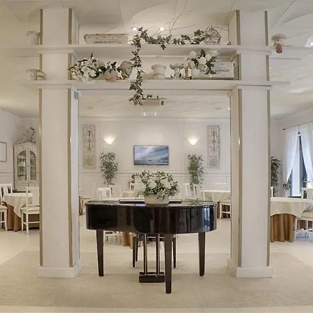 Club Angelini بيلاريا-إيجيا مارينا